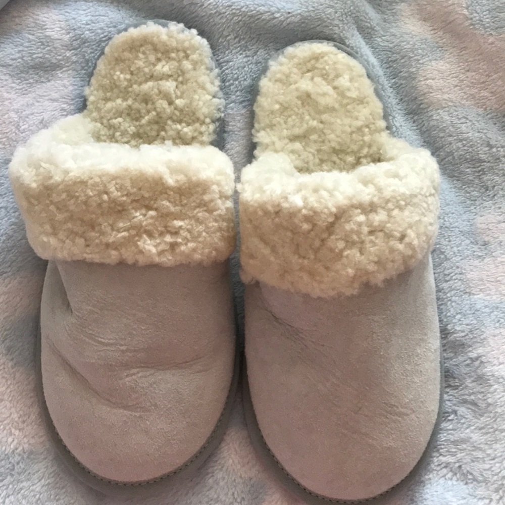 Sheepskin slipper brand new